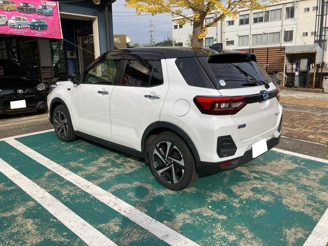 ロッキー プレミアムＧ　ＨＥＶ　ロッキー　パノラマカメラ　クリアランスソナー　レーンアシスト　衝突被害軽減システム　オートライト　ＬＥＤヘッドランプ　スマートキー　アイドリングストップ　電動格納ミラー　シートヒーター（5枚目）