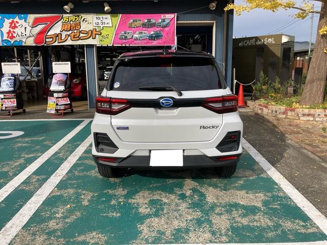 ロッキー プレミアムＧ　ＨＥＶ　ロッキー　パノラマカメラ　クリアランスソナー　レーンアシスト　衝突被害軽減システム　オートライト　ＬＥＤヘッドランプ　スマートキー　アイドリングストップ　電動格納ミラー　シートヒーター（6枚目）