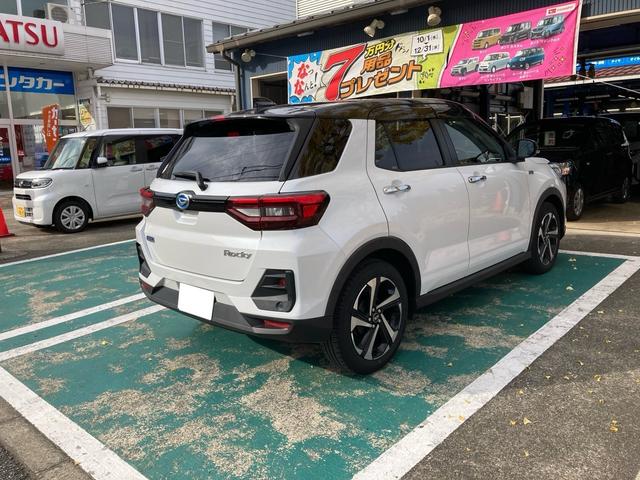 ロッキー プレミアムＧ　ＨＥＶ　ロッキー　パノラマカメラ　クリアランスソナー　レーンアシスト　衝突被害軽減システム　オートライト　ＬＥＤヘッドランプ　スマートキー　アイドリングストップ　電動格納ミラー　シートヒーター（7枚目）