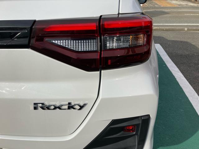 ロッキー プレミアムＧ　ＨＥＶ　ロッキー　パノラマカメラ　クリアランスソナー　レーンアシスト　衝突被害軽減システム　オートライト　ＬＥＤヘッドランプ　スマートキー　アイドリングストップ　電動格納ミラー　シートヒーター（13枚目）