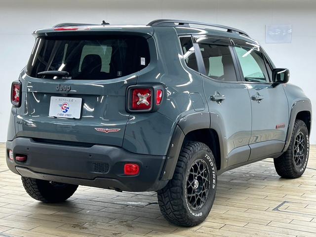 Ｔｒａｉｌｈａｗｋ　４ＷＤ　オーバーフェンダー　リフトアップ　ＢＵＲＴアルミ　オープンカントリーＡＴタイヤ　８インチナビ　バックカメラ　ルーフレール(69枚目)