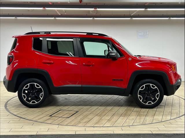 Ｔｒａｉｌｈａｗｋ　４ＷＤ　純正８型ナビ　Ｂカメ　ルーフレール　ＬＥＤヘッド　ＢＳＭ　ＥＴＣ　レーンキープアシスト　コーナーセンサー　クルーズコントロール　ステアリングスイッチ　スマートキー　プッシュスタート(18枚目)