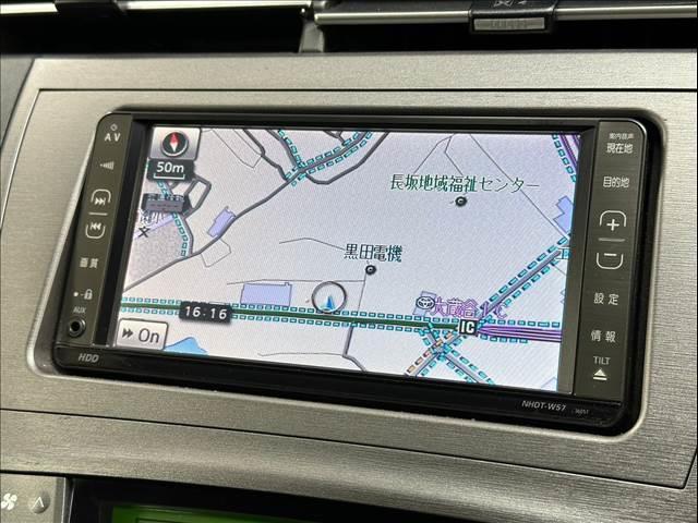 プリウス Ｓ　ツーリングセレクション　純正ナビ　バックカメラ　地デジ　ＤＶＤ再生　スマートキー　デイライト　ＨＩＤヘッド　純正アルミ（3枚目）