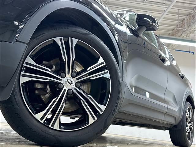 ＸＣ４０ Ｔ４　ＡＷＤ　インスクリプション　禁煙　赤革シート　オレフォス製シフトノブ　ハーマンカードンスピーカー　純正ナビ　電動リアゲート　レーダークルーズ　３６０カメラ　リアトラフィックアラート　マトリクスＬＥＤ（11枚目）