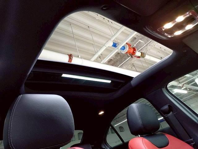 Ａクラスセダン Ａ　３５　４ＭＡＴＩＣ　パボラマ／レザーＥＸＰ／アドバンスドＰＫＧ／全周囲／置く充電／ブラインドスポット／シートヒーター／ヘッドアップディスプレイ／パワーシート／オートハイビーム／メルセデスミーコネクト（4枚目）