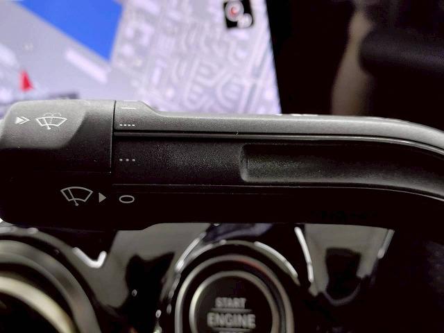 Ａクラスセダン Ａ　３５　４ＭＡＴＩＣ　パボラマ／レザーＥＸＰ／アドバンスドＰＫＧ／全周囲／置く充電／ブラインドスポット／シートヒーター／ヘッドアップディスプレイ／パワーシート／オートハイビーム／メルセデスミーコネクト（29枚目）