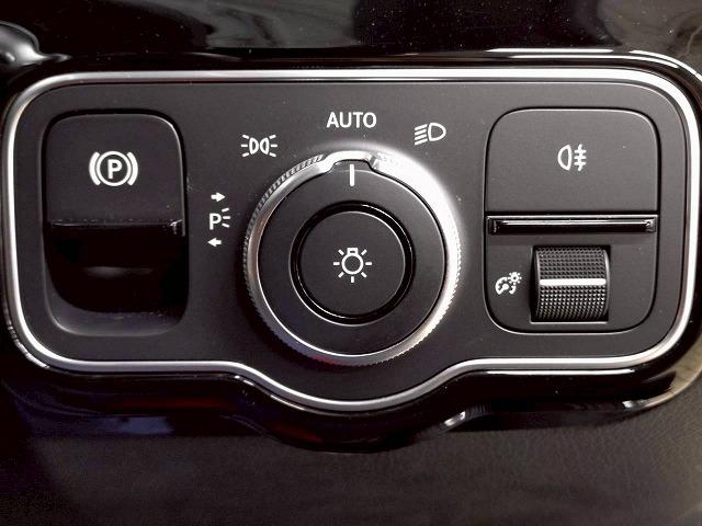 Ａクラスセダン Ａ　３５　４ＭＡＴＩＣ　パボラマ／レザーＥＸＰ／アドバンスドＰＫＧ／全周囲／置く充電／ブラインドスポット／シートヒーター／ヘッドアップディスプレイ／パワーシート／オートハイビーム／メルセデスミーコネクト（42枚目）