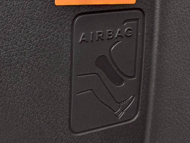 Ａクラスセダン Ａ　３５　４ＭＡＴＩＣ　パボラマ／レザーＥＸＰ／アドバンスドＰＫＧ／全周囲／置く充電／ブラインドスポット／シートヒーター／ヘッドアップディスプレイ／パワーシート／オートハイビーム／メルセデスミーコネクト（56枚目）