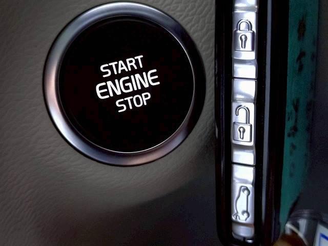 ＸＣ４０ Ｔ４　モメンタム　１オナ／全周囲／レーダークルーズ／ＥＴＣ／ＡＰＰカープレイ／ブラインドスポット／パワーシート／フルセグ／白レザー／シートメモリー／ブレーキホールド／シートヒーター／ステアリングスイッチ（16枚目）