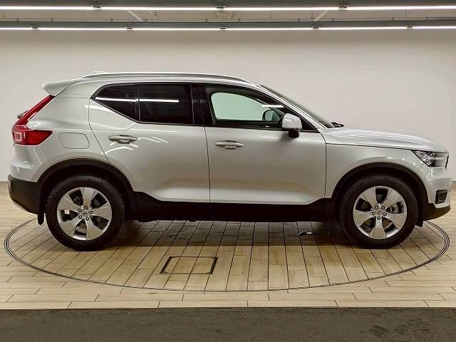 ＸＣ４０ Ｔ４　モメンタム　１オナ／全周囲／レーダークルーズ／ＥＴＣ／ＡＰＰカープレイ／ブラインドスポット／パワーシート／フルセグ／白レザー／シートメモリー／ブレーキホールド／シートヒーター／ステアリングスイッチ（18枚目）