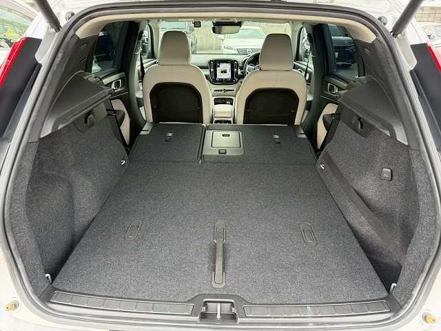 ＸＣ４０ Ｔ４　モメンタム　１オナ／全周囲／レーダークルーズ／ＥＴＣ／ＡＰＰカープレイ／ブラインドスポット／パワーシート／フルセグ／白レザー／シートメモリー／ブレーキホールド／シートヒーター／ステアリングスイッチ（20枚目）