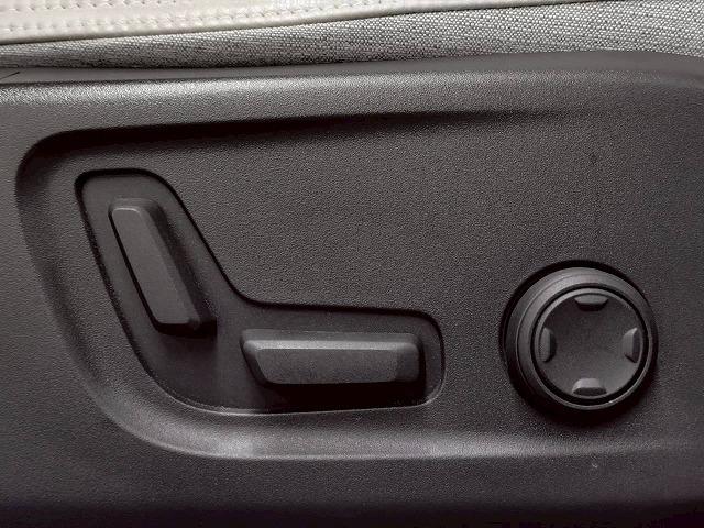 ＸＣ４０ Ｔ４　モメンタム　１オナ／全周囲／レーダークルーズ／ＥＴＣ／ＡＰＰカープレイ／ブラインドスポット／パワーシート／フルセグ／白レザー／シートメモリー／ブレーキホールド／シートヒーター／ステアリングスイッチ（26枚目）