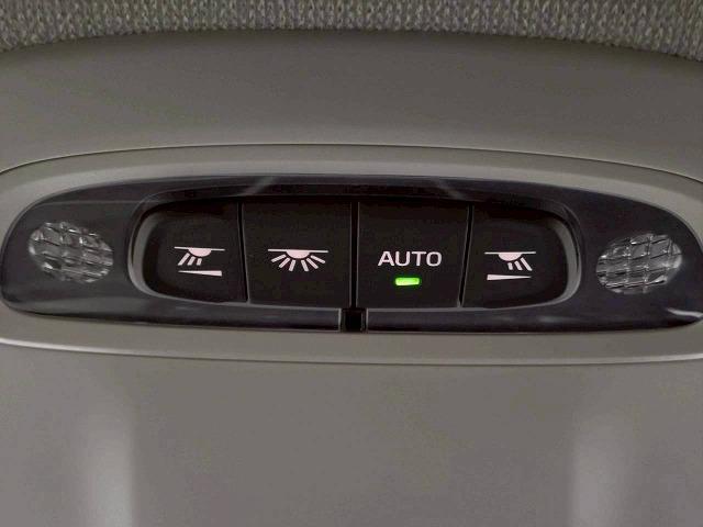 ＸＣ４０ Ｔ４　モメンタム　１オナ／全周囲／レーダークルーズ／ＥＴＣ／ＡＰＰカープレイ／ブラインドスポット／パワーシート／フルセグ／白レザー／シートメモリー／ブレーキホールド／シートヒーター／ステアリングスイッチ（27枚目）