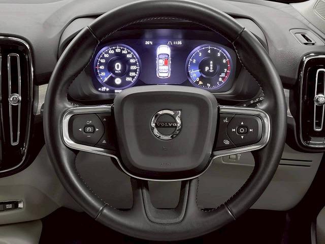 ＸＣ４０ Ｔ４　モメンタム　１オナ／全周囲／レーダークルーズ／ＥＴＣ／ＡＰＰカープレイ／ブラインドスポット／パワーシート／フルセグ／白レザー／シートメモリー／ブレーキホールド／シートヒーター／ステアリングスイッチ（45枚目）