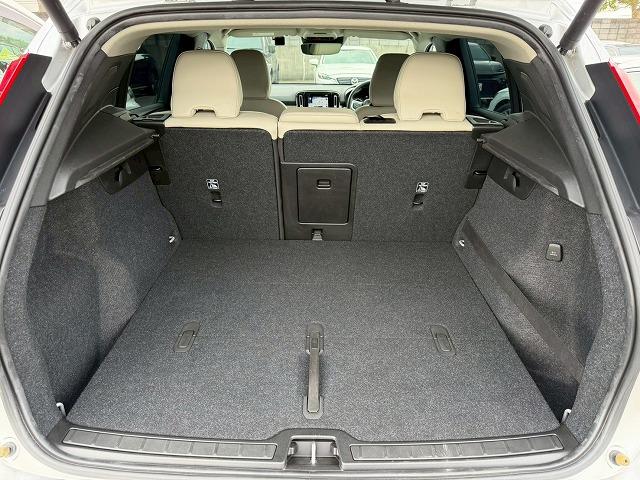 ＸＣ４０ Ｔ４　モメンタム　１オナ／全周囲／レーダークルーズ／ＥＴＣ／ＡＰＰカープレイ／ブラインドスポット／パワーシート／フルセグ／白レザー／シートメモリー／ブレーキホールド／シートヒーター／ステアリングスイッチ（55枚目）