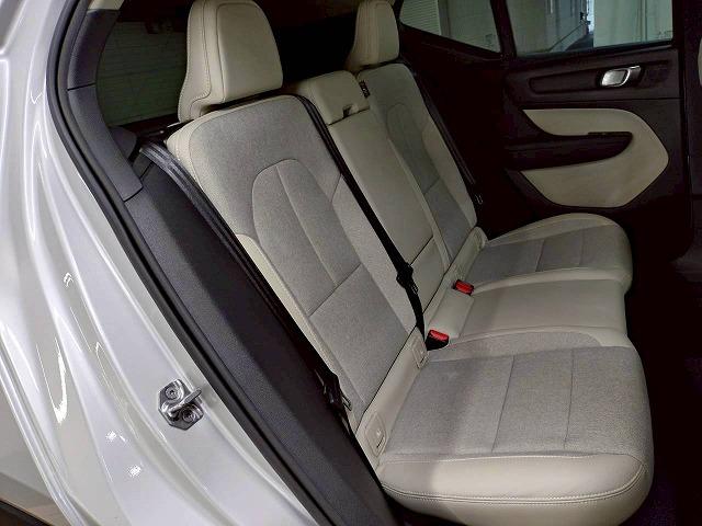 ＸＣ４０ Ｔ４　モメンタム　１オナ／全周囲／レーダークルーズ／ＥＴＣ／ＡＰＰカープレイ／ブラインドスポット／パワーシート／フルセグ／白レザー／シートメモリー／ブレーキホールド／シートヒーター／ステアリングスイッチ（56枚目）