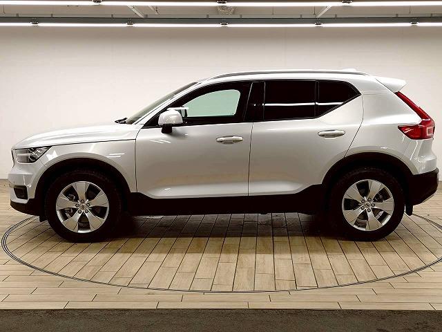ＸＣ４０ Ｔ４　モメンタム　１オナ／全周囲／レーダークルーズ／ＥＴＣ／ＡＰＰカープレイ／ブラインドスポット／パワーシート／フルセグ／白レザー／シートメモリー／ブレーキホールド／シートヒーター／ステアリングスイッチ（69枚目）