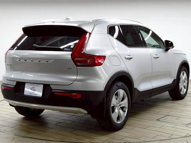 ＸＣ４０ Ｔ４　モメンタム　１オナ／全周囲／レーダークルーズ／ＥＴＣ／ＡＰＰカープレイ／ブラインドスポット／パワーシート／フルセグ／白レザー／シートメモリー／ブレーキホールド／シートヒーター／ステアリングスイッチ（70枚目）