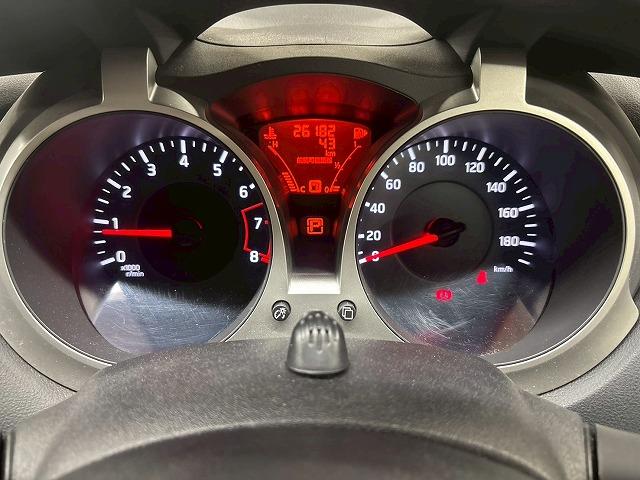 ジューク ◆１５ＲＳ　ＴｙｐｅＶ　禁煙車／バックカメラ／純正ナビ／ＥＴＣ／ＣＤ点ＤＶＤ再生／スマートキー／電動格納ミラー／横滑り制御装置／マニュアルエアコン／マニュアルライト／肘置き／ブルートゥース（34枚目）