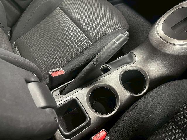 ジューク ◆１５ＲＳ　ＴｙｐｅＶ　禁煙車／バックカメラ／純正ナビ／ＥＴＣ／ＣＤ点ＤＶＤ再生／スマートキー／電動格納ミラー／横滑り制御装置／マニュアルエアコン／マニュアルライト／肘置き／ブルートゥース（39枚目）