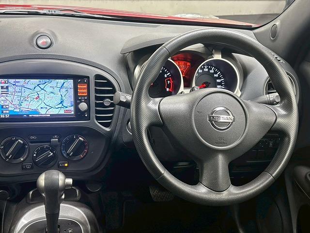 ジューク ◆１５ＲＳ　ＴｙｐｅＶ　禁煙車／バックカメラ／純正ナビ／ＥＴＣ／ＣＤ点ＤＶＤ再生／スマートキー／電動格納ミラー／横滑り制御装置／マニュアルエアコン／マニュアルライト／肘置き／ブルートゥース（48枚目）