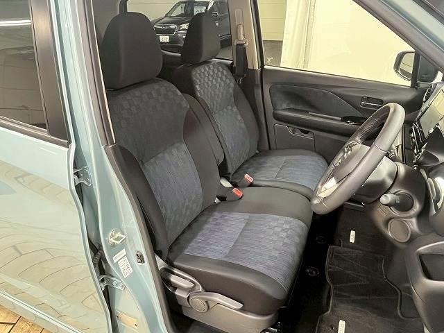 デイズ ◆ハイウェイスターＸ　禁煙車／全周囲／純正ナビ／クリアソナ／シートヒーター／ＥＴＣ／スマートキー／ステアリングスイッチ／ＣＤ・ＤＶＤ再生／横滑り制御装置／アイドリングスイッチ／オートエアコン／オートライト（8枚目）