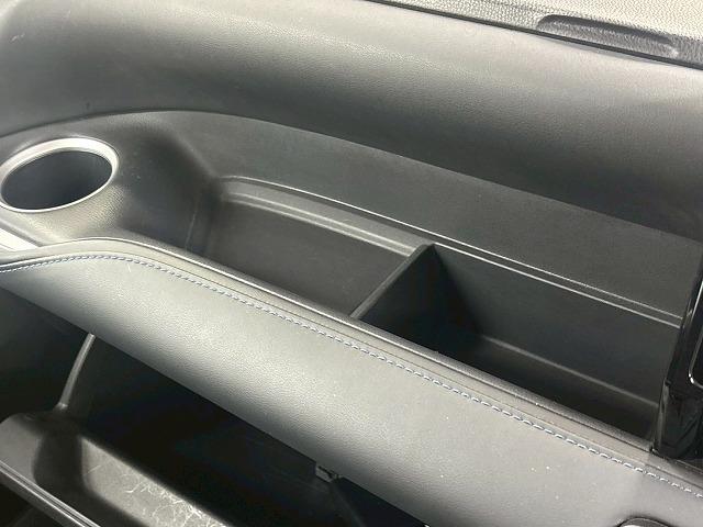 ヴォクシー S-Z 禁煙車/両側パワースライド/フリップダウン/レーダークルーズ/AC100V/ETC/シートヒーター/オートハイビーム/バックカメラ/HDMI/Wエアコン/CD・DVD再生/(36枚目)