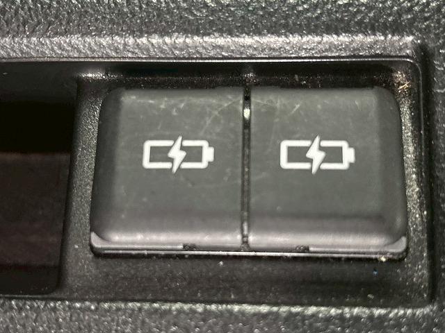 ヴォクシー S-Z 禁煙車/両側パワースライド/フリップダウン/レーダークルーズ/AC100V/ETC/シートヒーター/オートハイビーム/バックカメラ/HDMI/Wエアコン/CD・DVD再生/(44枚目)