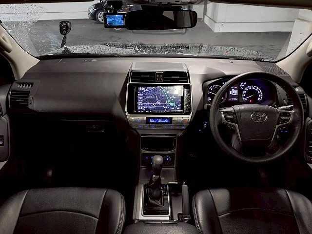 ランドクルーザープラド ＴＸ　禁煙車／サンルーフ／レーダークルーズ／ＥＴＣ／アルパイン／バックカメラ／オートハイビーム／ＣＤ・ＤＶＤ再生／レーンキープ／衝突軽減／クリアランスソナー／オートハイビーム（2枚目）