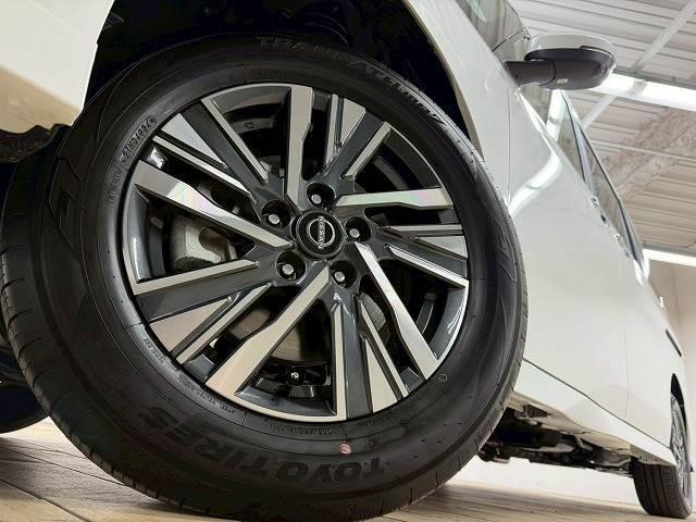 セレナ ハイウェイスターV 未使用/両側パワースライド/デジタルミラー/プロパイロット/シートヒーター/全周囲/アップルカープレイ/ステアリングヒーター/パドルシフト/ブラインドスポット/レーダークルーズ(12枚目)