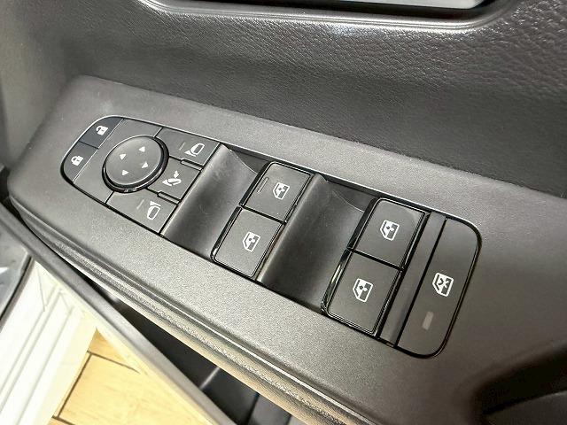 セレナ ハイウェイスターV 未使用/両側パワースライド/デジタルミラー/プロパイロット/シートヒーター/全周囲/アップルカープレイ/ステアリングヒーター/パドルシフト/ブラインドスポット/レーダークルーズ(43枚目)