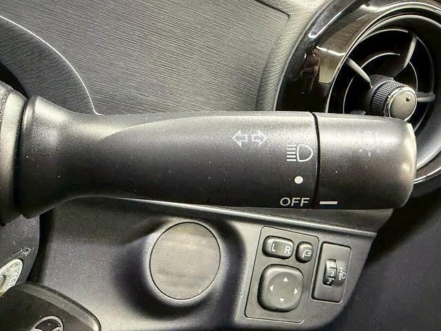 アクア S 禁煙車/純正7インチ/キーレス/オートエアコン/横滑り制御装置/マニュアルライト/エコモード/CD・DVD再生/助手席エアバック/純正ホイールキャップ/(5枚目)