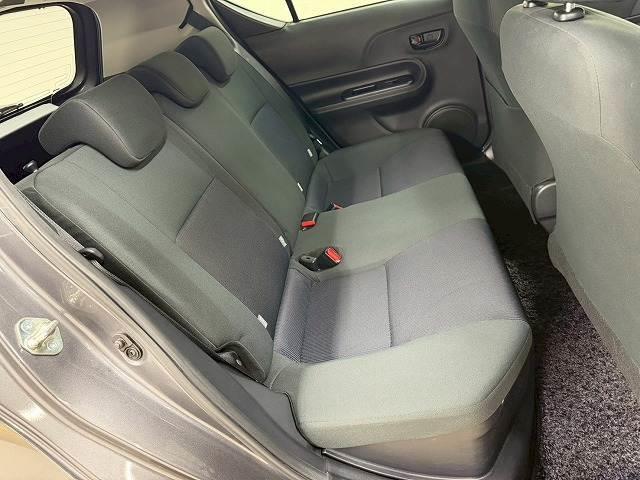 アクア S 禁煙車/純正7インチ/キーレス/オートエアコン/横滑り制御装置/マニュアルライト/エコモード/CD・DVD再生/助手席エアバック/純正ホイールキャップ/(9枚目)