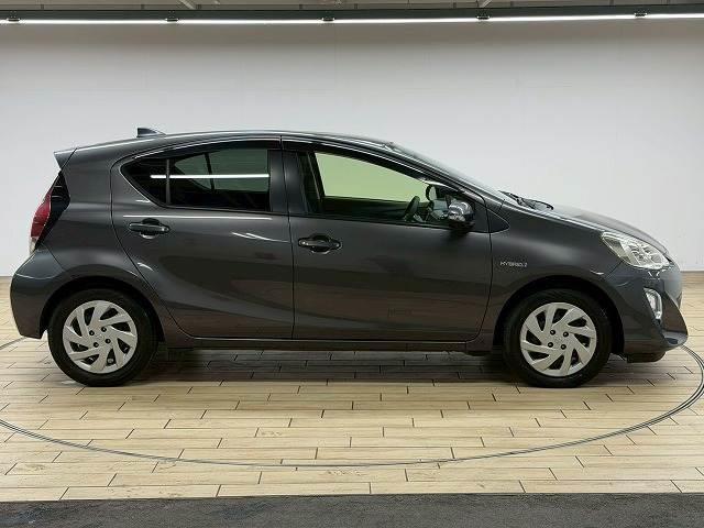 アクア S 禁煙車/純正7インチ/キーレス/オートエアコン/横滑り制御装置/マニュアルライト/エコモード/CD・DVD再生/助手席エアバック/純正ホイールキャップ/(17枚目)