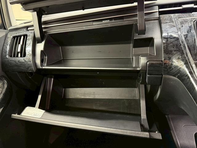 プリウス S ツーリングセレクション G’s 禁煙車/バックカメラ/BBSアルミ/ETC/オートエアコン/オートライト/CD・DVD再生/ステアリングスイッチ/オートライト/エコモード/オートエアコン/テレビ(28枚目)