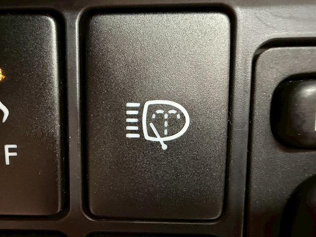 プリウス S ツーリングセレクション G’s 禁煙車/バックカメラ/BBSアルミ/ETC/オートエアコン/オートライト/CD・DVD再生/ステアリングスイッチ/オートライト/エコモード/オートエアコン/テレビ(29枚目)