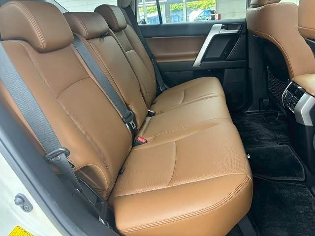 ランドクルーザープラド ＴＸ“Ｌパッケージ・７０ｔｈ　ＡＮＮＩＶＥＲＳＡＲＹ　ＬＩＭ　１オナ／サンルーフ／全周囲／メーカーナビ／ＥＴＣ／ルーフレール／ブラインドスポット／茶革／レーダークルーズ／シートヒーター＆シートクーラー／オートハイビーム／アップルカープレイ（10枚目）