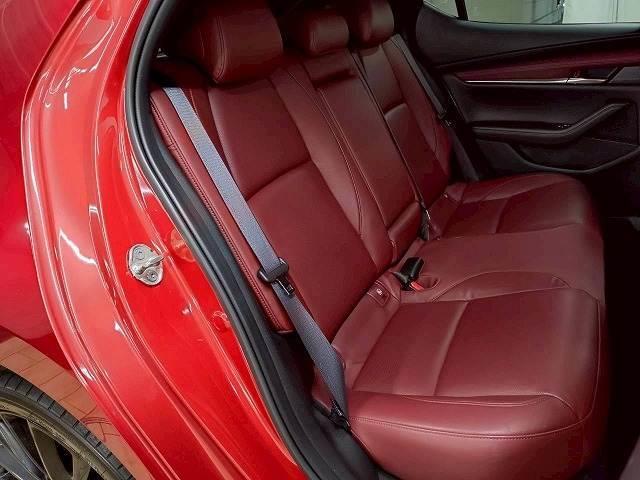 ＭＡＺＤＡ３ファストバック ＸＤバーガンディ　セレクション　ＢＢＳアルミ／シグネチャーエアロ／全周囲／ＢＯＳＥ／ブラインドスポット／レーダークルーズ／赤レザー／シートヒーター／ステアリングヒーター／ＣＤ・ＤＶＤ再生／アップルカープレイ（10枚目）