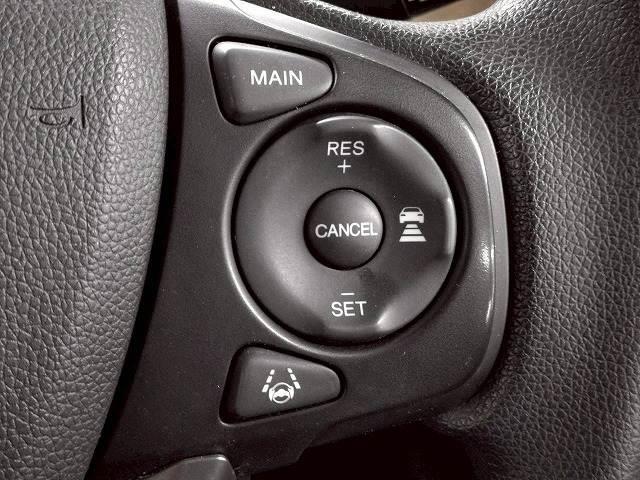 フリード Ｇ　７人　禁煙／レーダークルーズ／両側パワースライド／バックカメラ／レーンキープ／衝突軽減／シートヒーター／ステアリングスイッチ／アイドリングストップ／ＣＤ・ＤＶＤ再生（5枚目）