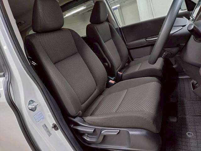 フリード Ｇ　７人　禁煙／レーダークルーズ／両側パワースライド／バックカメラ／レーンキープ／衝突軽減／シートヒーター／ステアリングスイッチ／アイドリングストップ／ＣＤ・ＤＶＤ再生（9枚目）