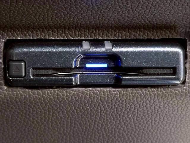 フリード Ｇ　７人　禁煙／レーダークルーズ／両側パワースライド／バックカメラ／レーンキープ／衝突軽減／シートヒーター／ステアリングスイッチ／アイドリングストップ／ＣＤ・ＤＶＤ再生（13枚目）