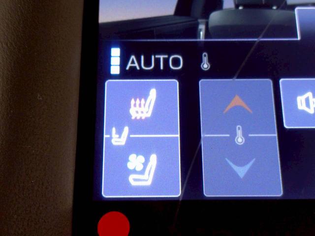 LS LS500 “version L” 全周囲/20インチアルミ/デジタルミラー/AC100V/後席シートヒーター/レーダークルーズ/ブラインドスポット/電動リアゲート/シートヒーター&シートクーラー/CD・DVD再生(24枚目)