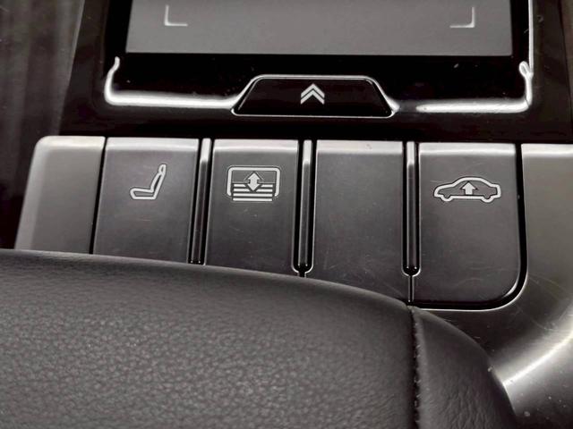 LS LS500 “version L” 全周囲/20インチアルミ/デジタルミラー/AC100V/後席シートヒーター/レーダークルーズ/ブラインドスポット/電動リアゲート/シートヒーター&シートクーラー/CD・DVD再生(38枚目)