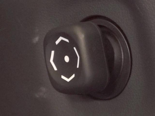 LS LS500 “version L” 全周囲/20インチアルミ/デジタルミラー/AC100V/後席シートヒーター/レーダークルーズ/ブラインドスポット/電動リアゲート/シートヒーター&シートクーラー/CD・DVD再生(43枚目)