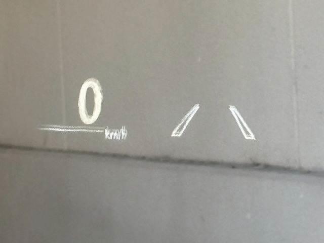 LX LX570 禁煙/サンルーフ/全周囲/電動リアゲート/ブラインドスポット/ヘッドアップディスプレイ/7人乗り/シートヒーター&シートクーラー/AC100V/ステアリングヒーター/後席シートヒーター(7枚目)