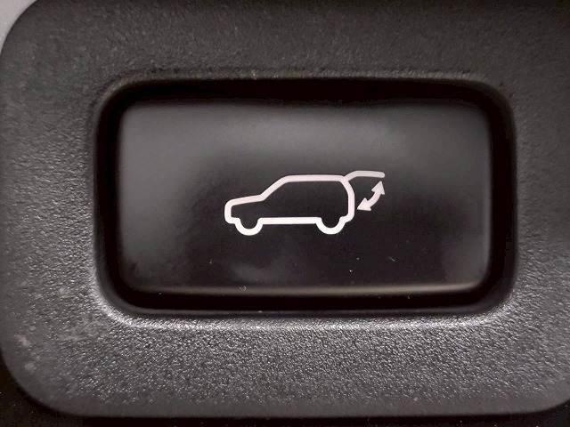 LX LX570 禁煙/サンルーフ/全周囲/電動リアゲート/ブラインドスポット/ヘッドアップディスプレイ/7人乗り/シートヒーター&シートクーラー/AC100V/ステアリングヒーター/後席シートヒーター(8枚目)