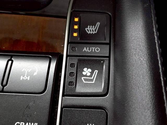 LX LX570 禁煙/サンルーフ/全周囲/電動リアゲート/ブラインドスポット/ヘッドアップディスプレイ/7人乗り/シートヒーター&シートクーラー/AC100V/ステアリングヒーター/後席シートヒーター(9枚目)