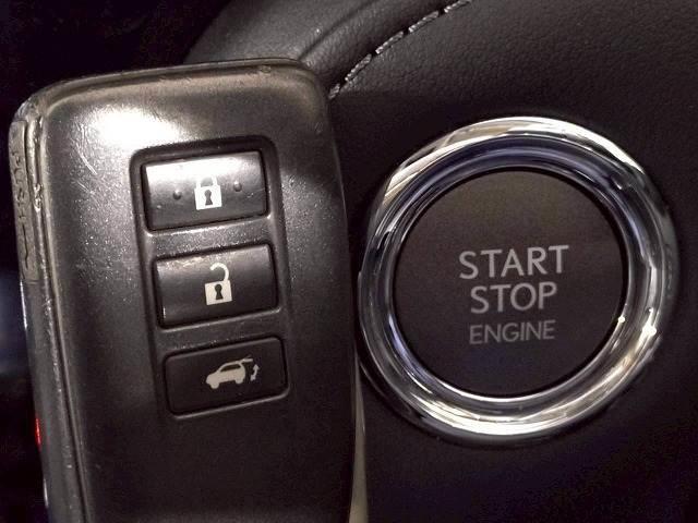 LX LX570 禁煙/サンルーフ/全周囲/電動リアゲート/ブラインドスポット/ヘッドアップディスプレイ/7人乗り/シートヒーター&シートクーラー/AC100V/ステアリングヒーター/後席シートヒーター(16枚目)