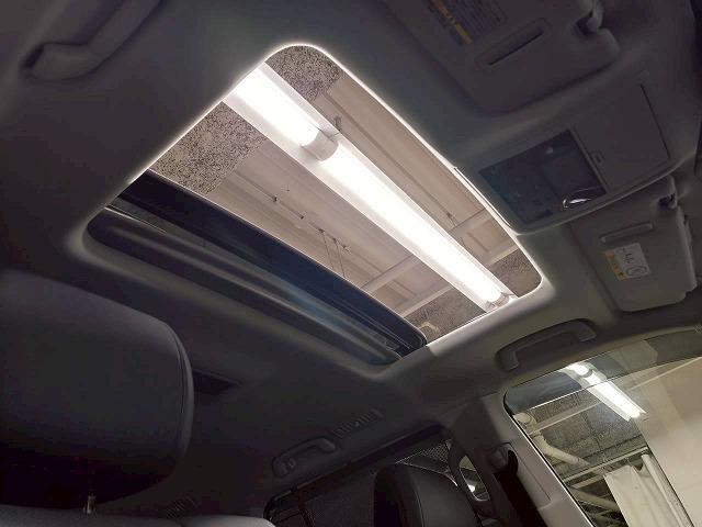 LX LX570 禁煙/サンルーフ/全周囲/電動リアゲート/ブラインドスポット/ヘッドアップディスプレイ/7人乗り/シートヒーター&シートクーラー/AC100V/ステアリングヒーター/後席シートヒーター(30枚目)