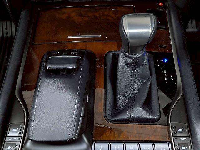 LX LX570 禁煙/サンルーフ/全周囲/電動リアゲート/ブラインドスポット/ヘッドアップディスプレイ/7人乗り/シートヒーター&シートクーラー/AC100V/ステアリングヒーター/後席シートヒーター(34枚目)